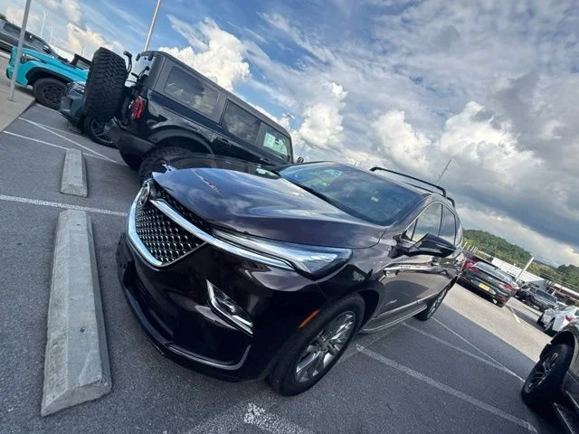 Used 2022 Red Buick Avenir image 9