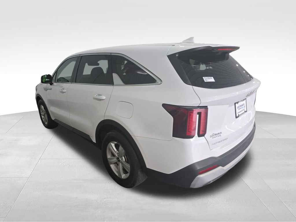 Used 2024 White Kia LX image 4