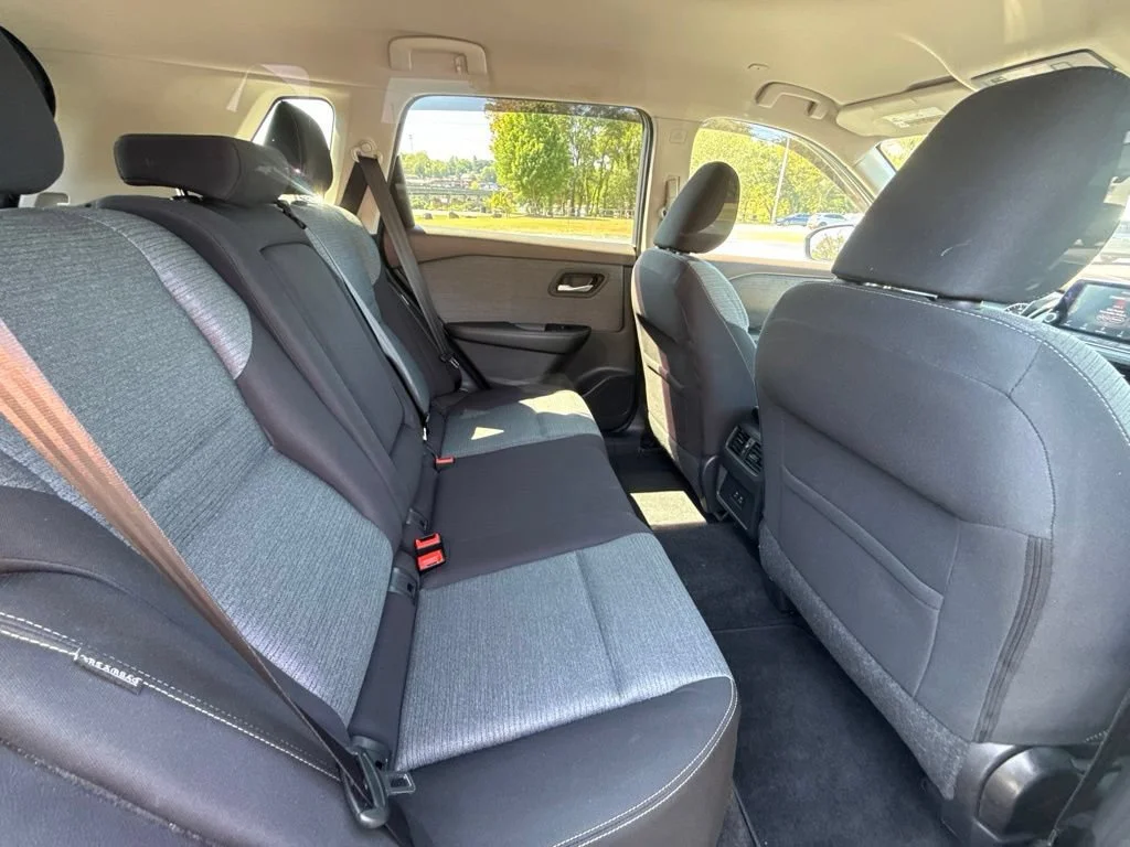 Used 2022 Gray Nissan SV image 12