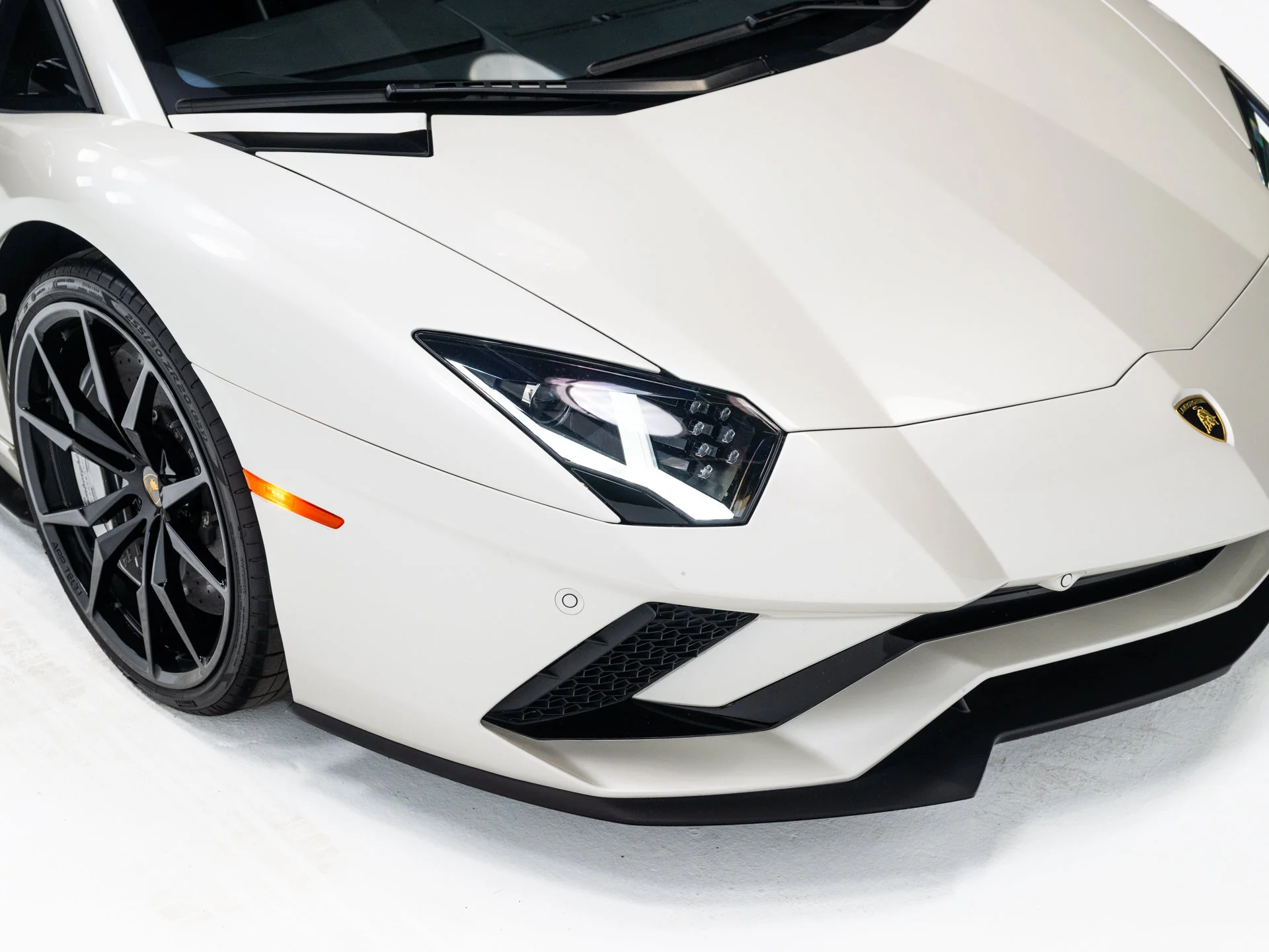 Used 2018 Bianco Isis Lamborghini  image 17