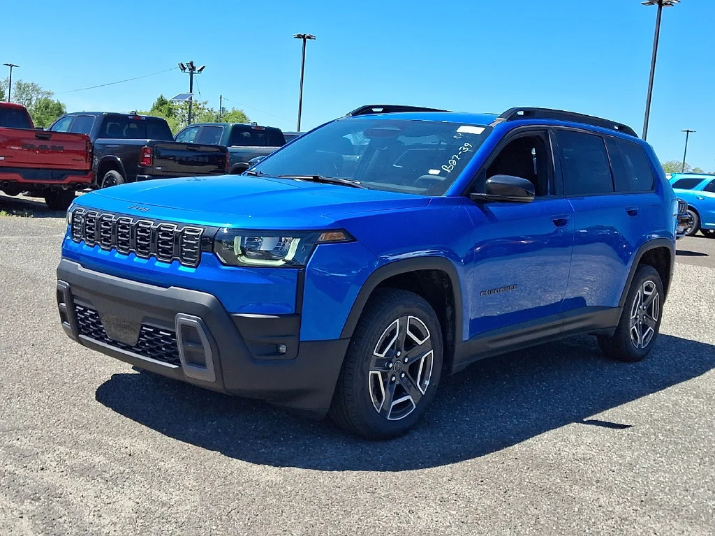 New 2026 Hydro Blue Pearl-Coat Exterior Paint Jeep Limited image 4