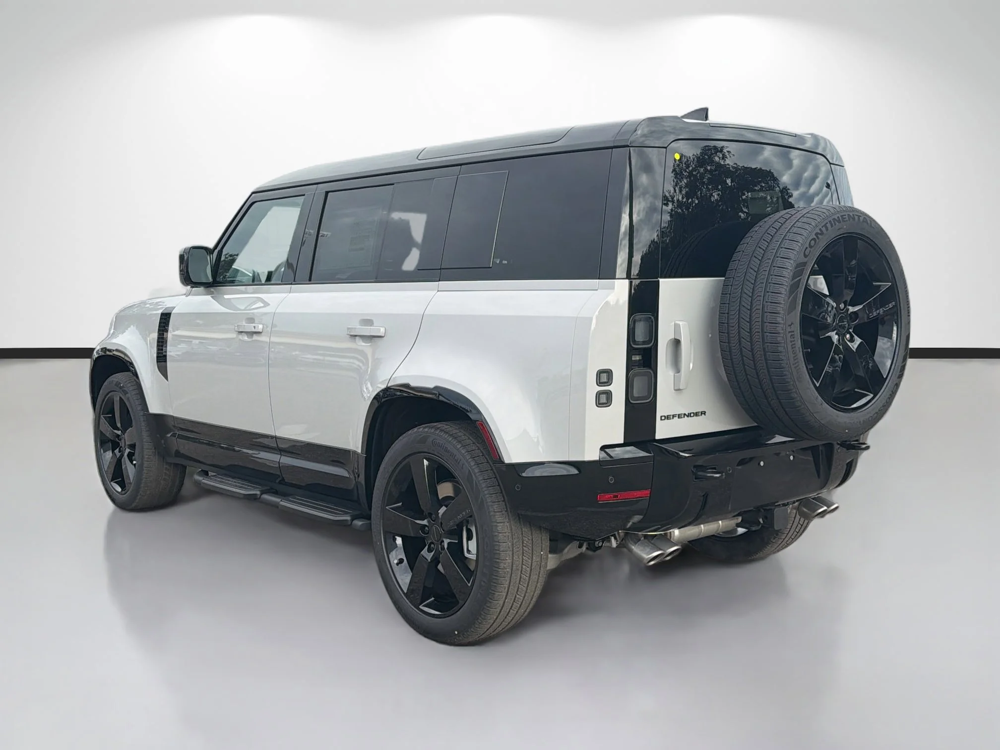 New 2026 Borasco Grey Metallic Land Rover X-Dynamic SE image 3