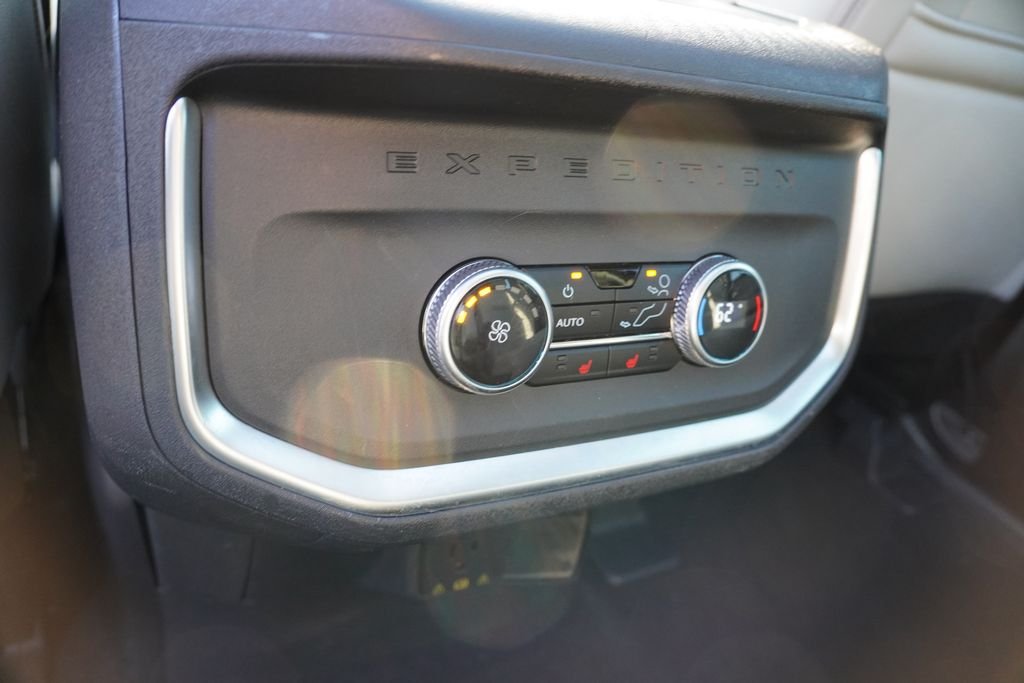 Used 2025 Oxford White Ford Platinum image 4