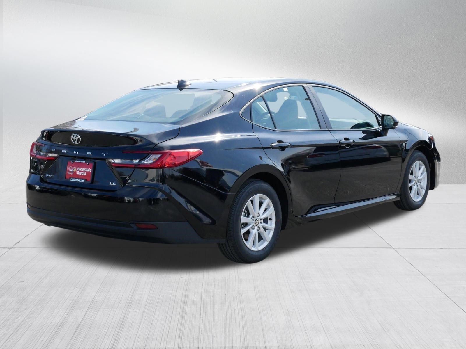 2025 Toyota Camry LE - Photo 7