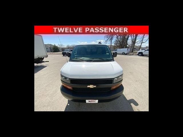 2022 Chevrolet Express Passenger LS - Photo 11