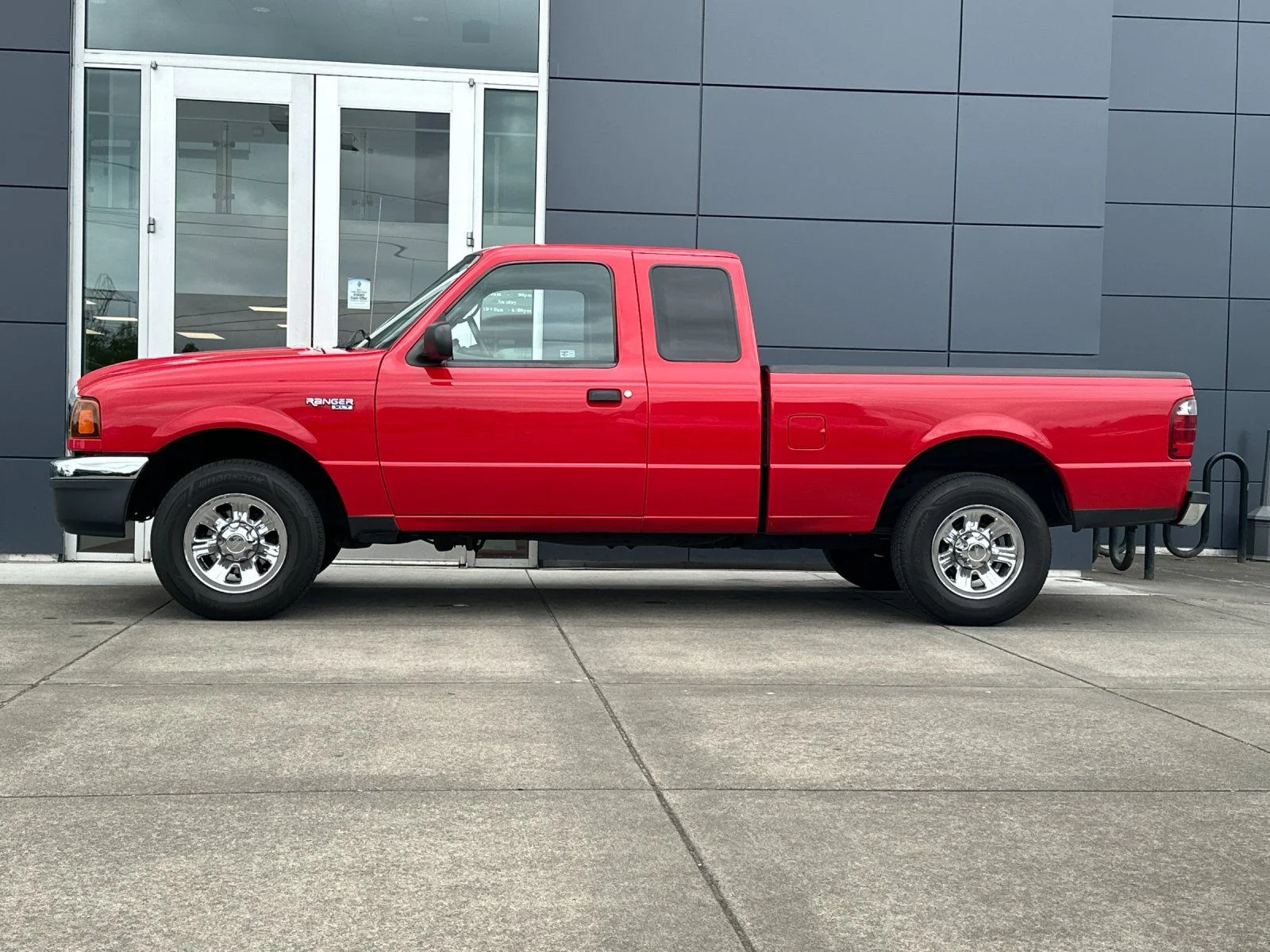 Used 2004 Red Ford XLT image 6