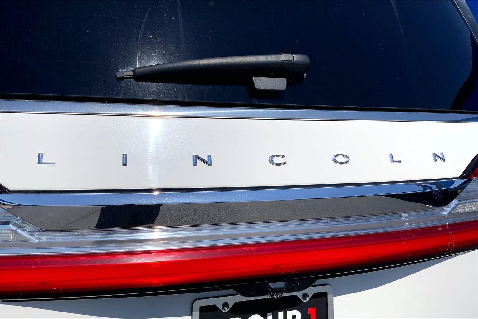 Used 2021 Ceramic Pearl Lincoln Reserve image 31