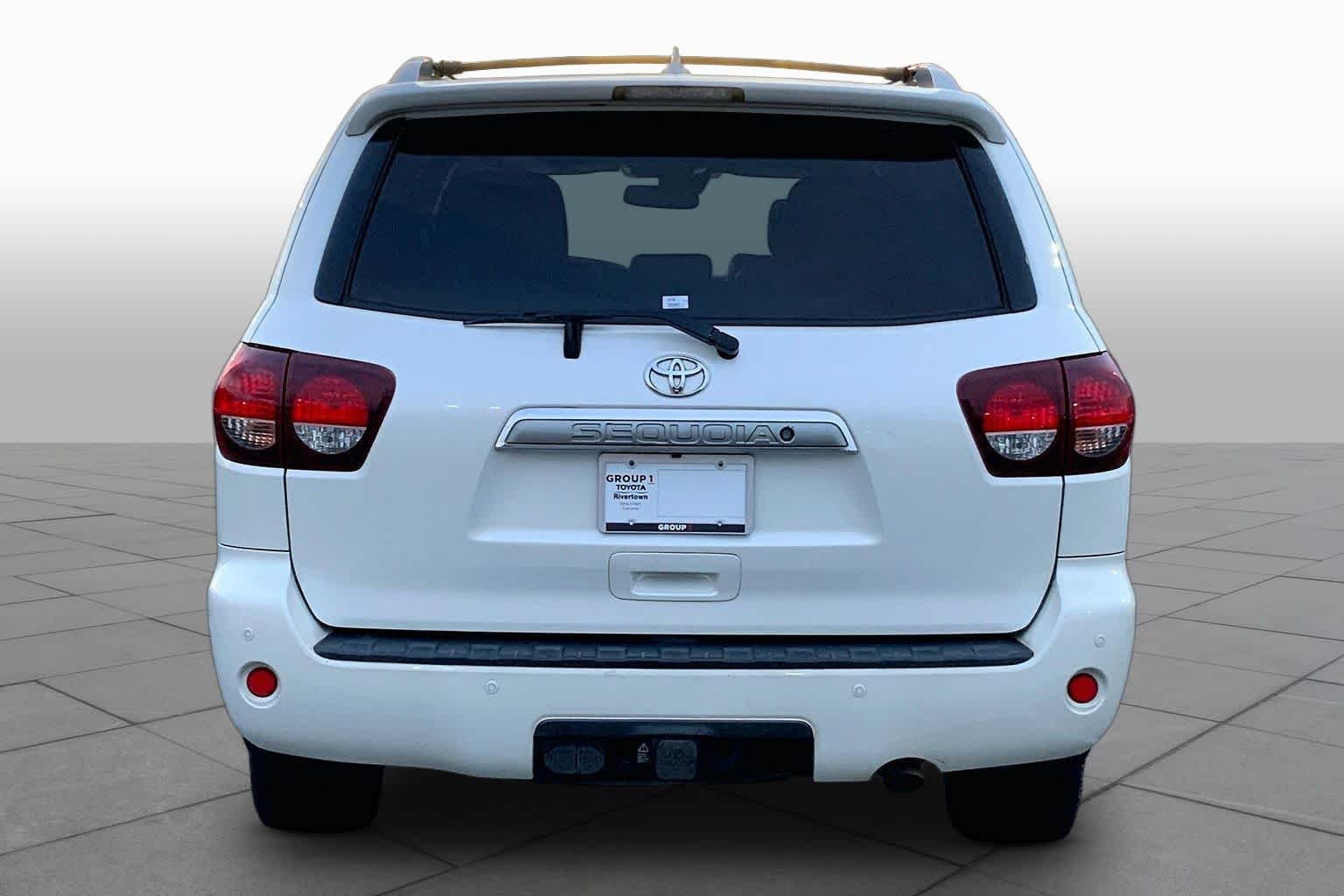 Used 2018 Blizzard Pearl Toyota Platinum image 4
