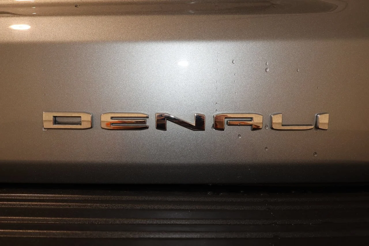 2023 GMC Yukon Denali - Photo 40