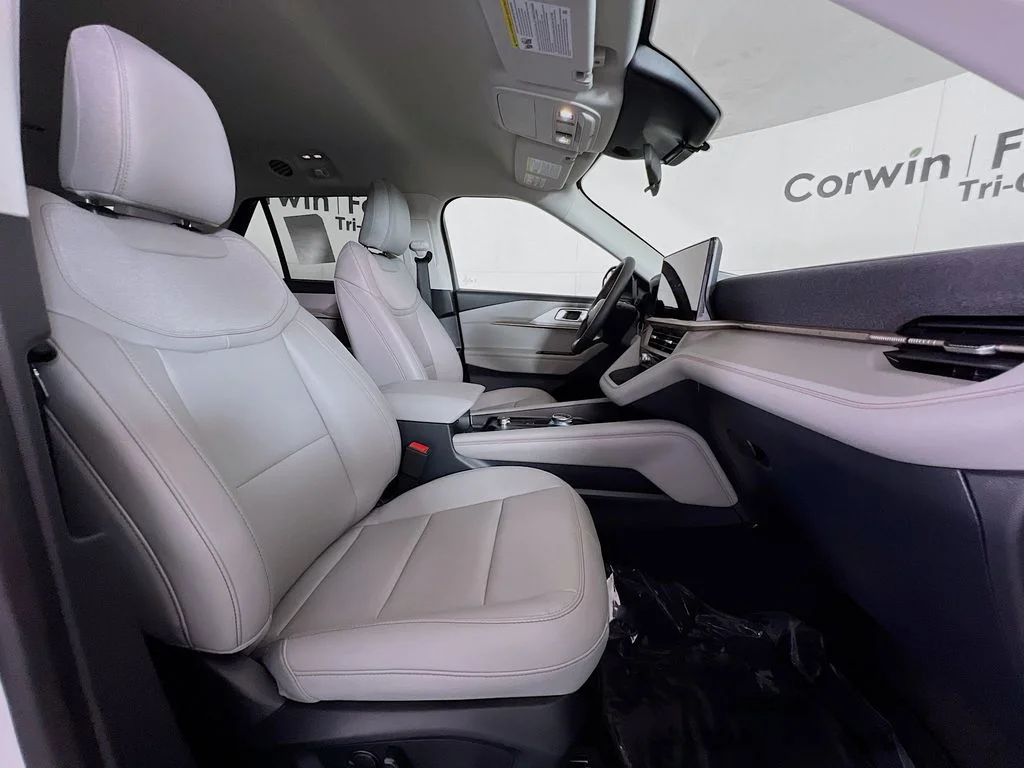 New 2026 Star White Metallic Tri-Coat Ford Active image 18