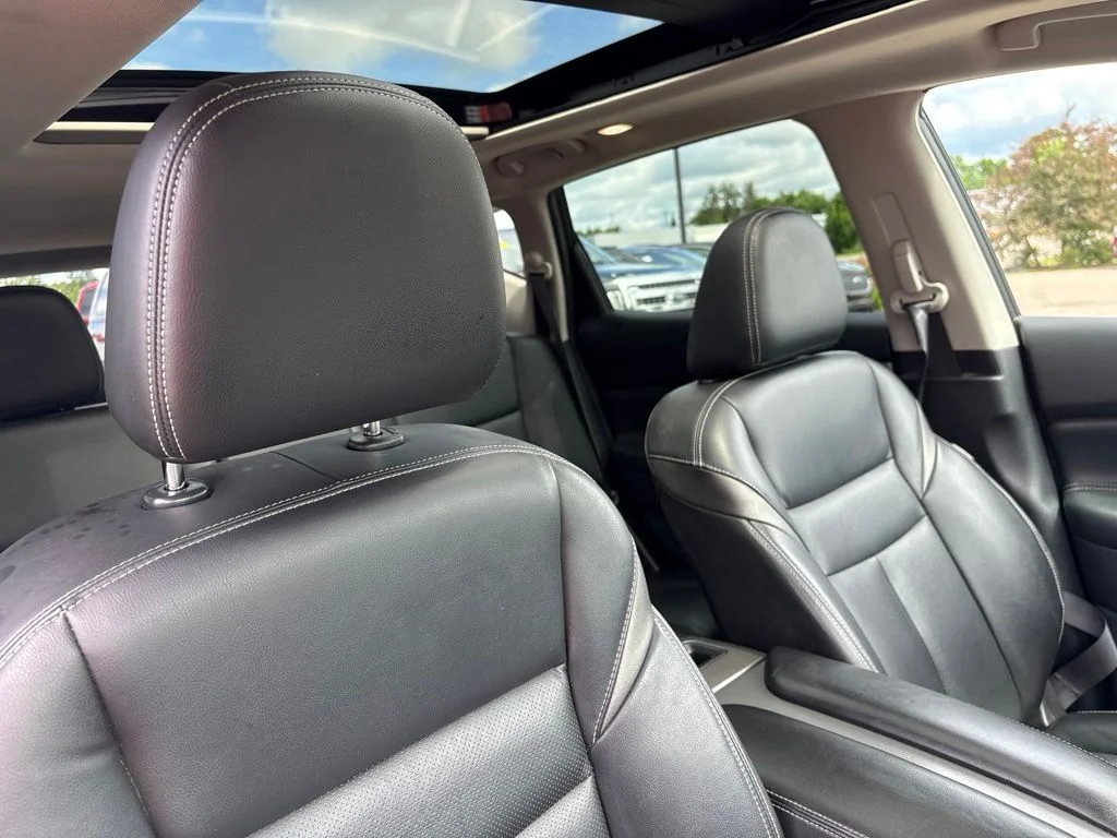Used 2020 Cayenne Red Metallic Nissan SL image 35