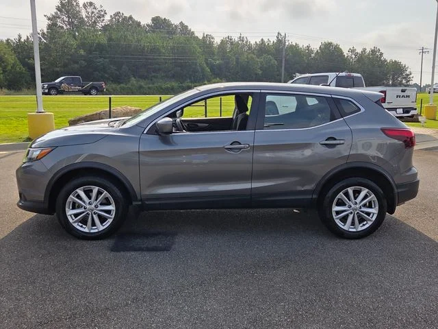 Used 2018 Gray Nissan S image 4