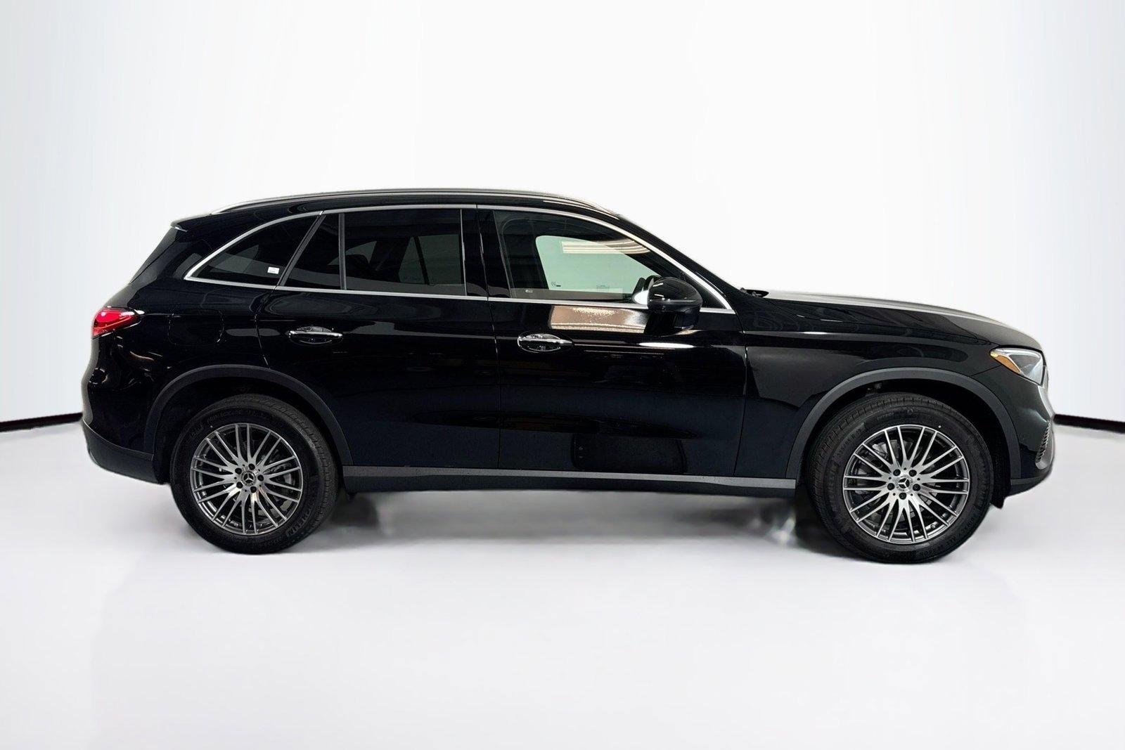 New 2026 Black Mercedes-Benz GLC 300 image 4