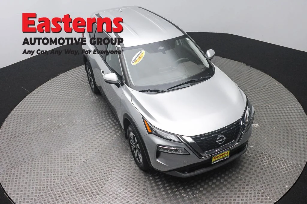 Used 2023 Silver Nissan SV image 3