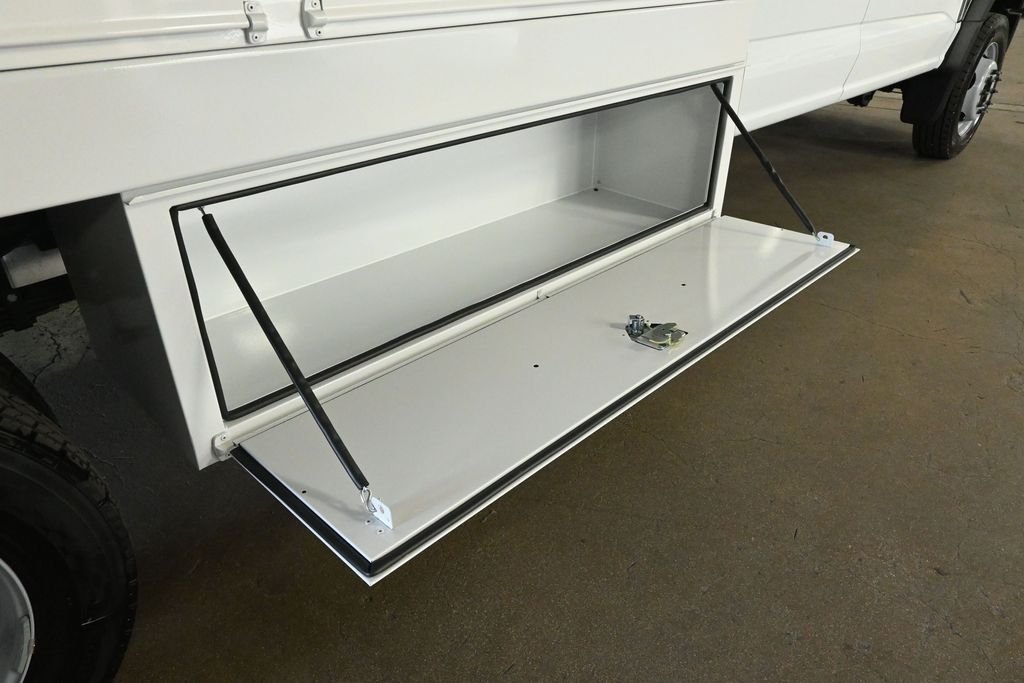 New 2026 Oxford White Ford XL image 29