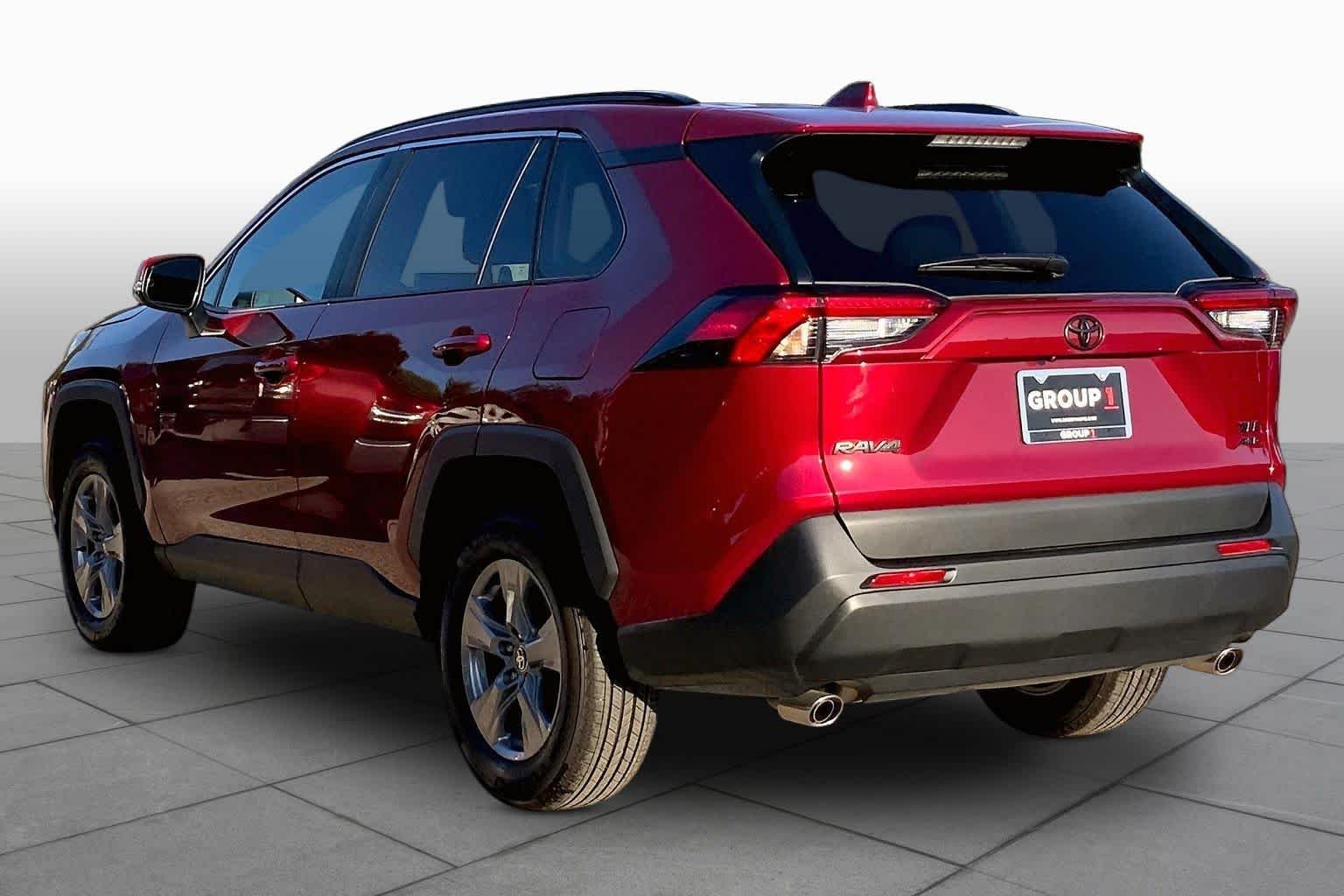 Used 2025 Ruby Flare Pearl Toyota XLE image 12