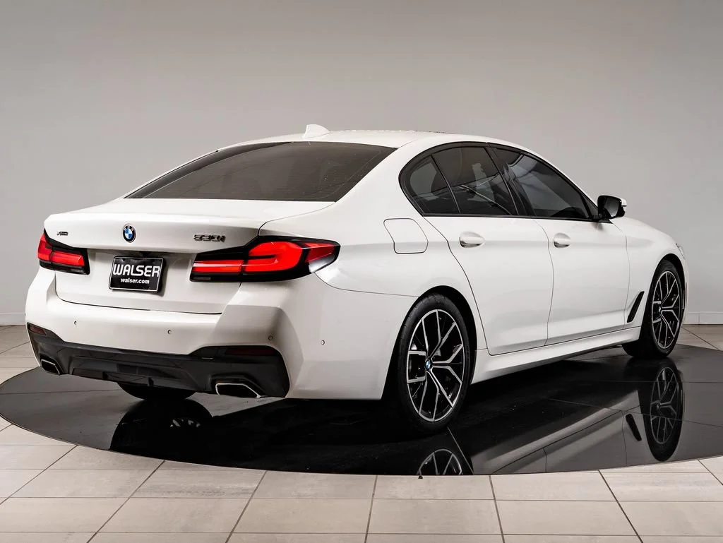 Used 2023 Alpine White BMW 530i xDrive image 10