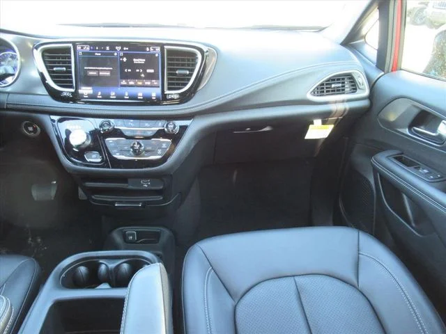 2026 Chrysler Pacifica Select - Photo 14