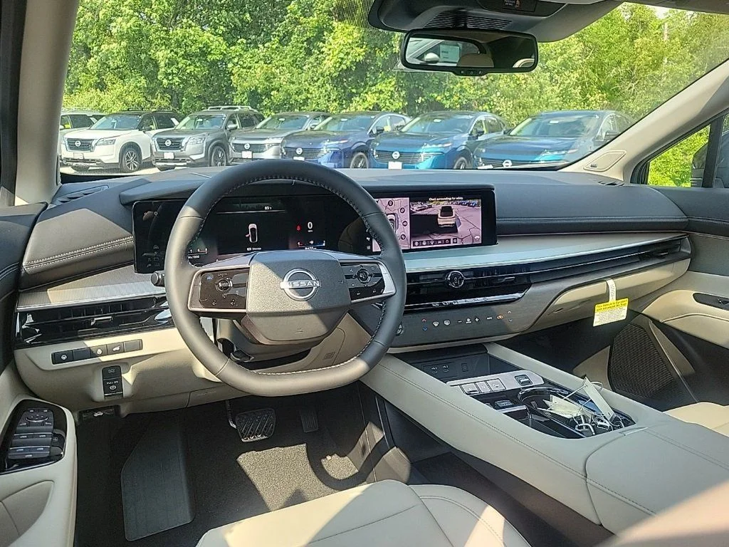 Used 2025 Red Nissan SL image 9