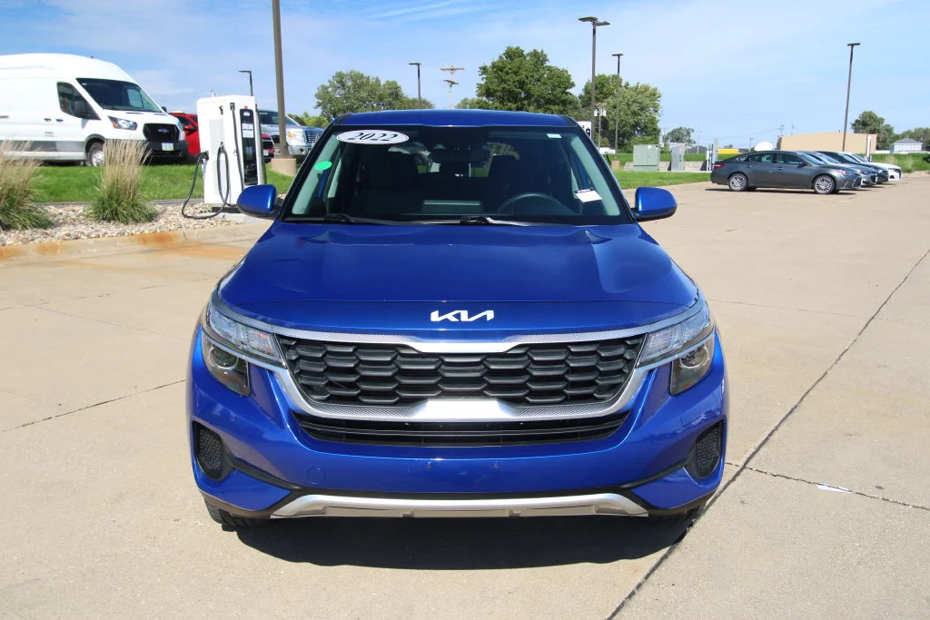 Used 2022 Neptune Blue Kia LX image 2