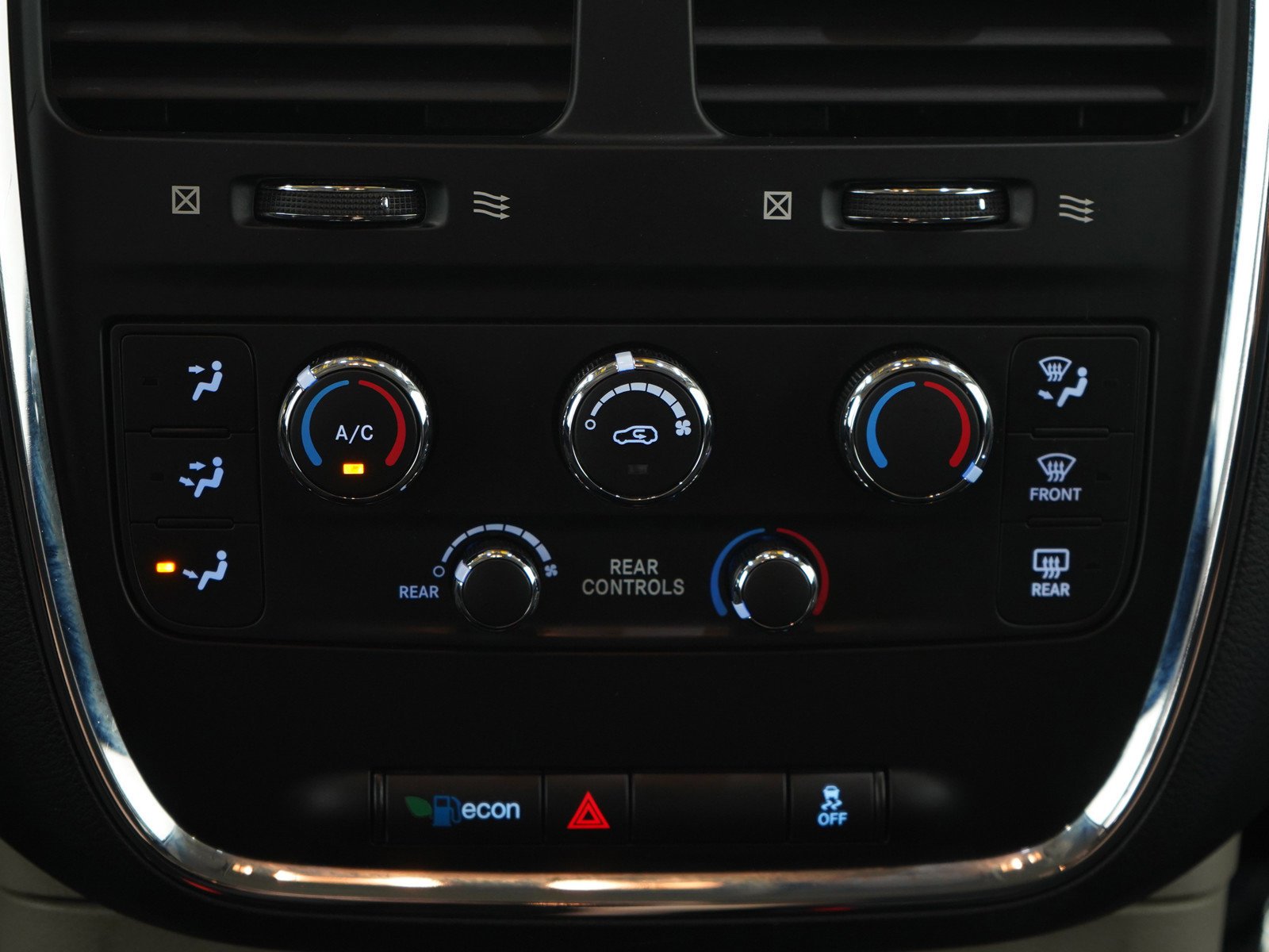 Used 2018 Octane Red Pearlcoat Dodge SE Wagon image 18
