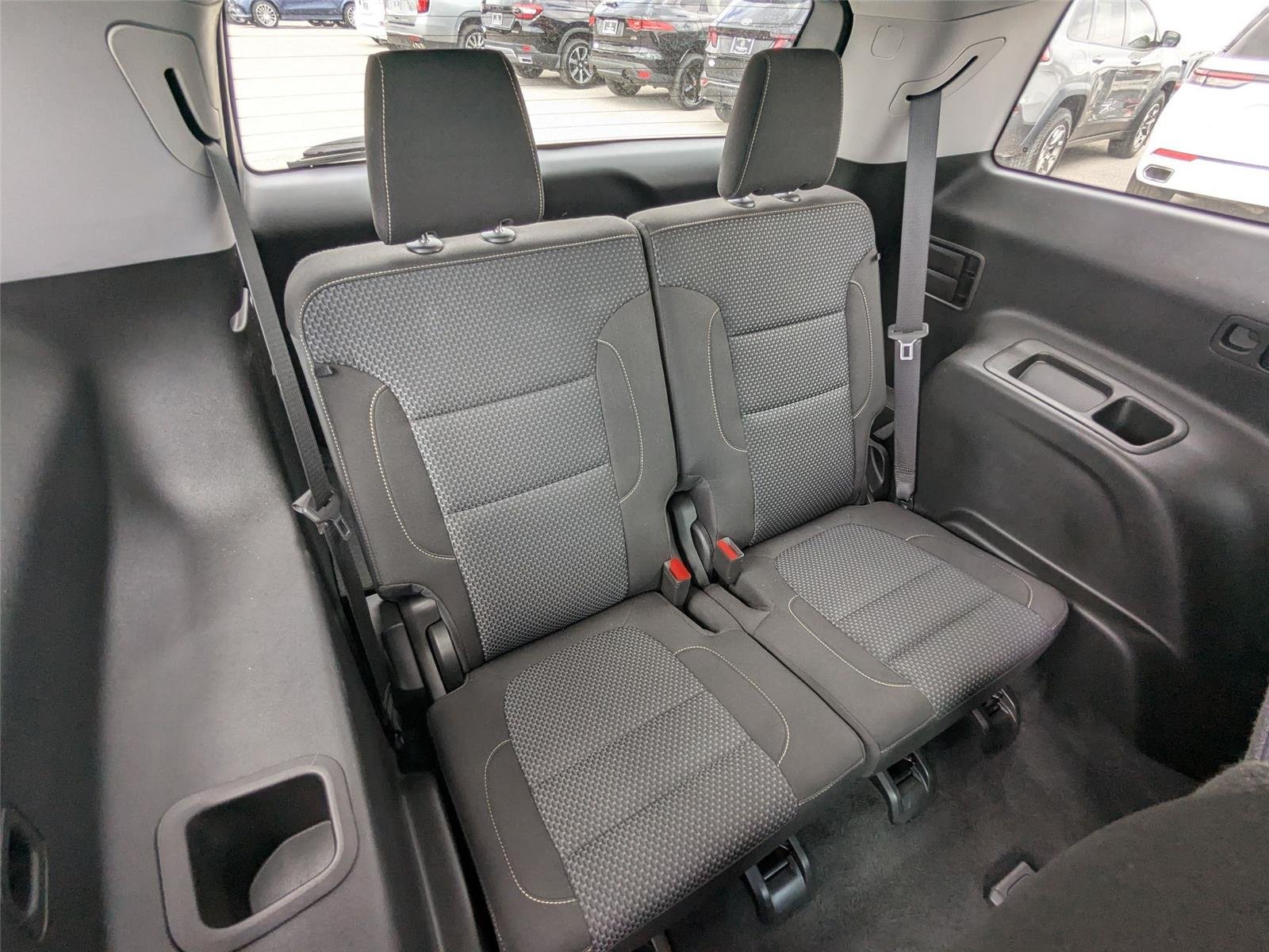 Used 2023 Summit White GMC SLE image 30