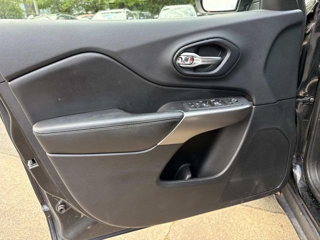 Used 2019 Black Jeep Latitude Plus image 25