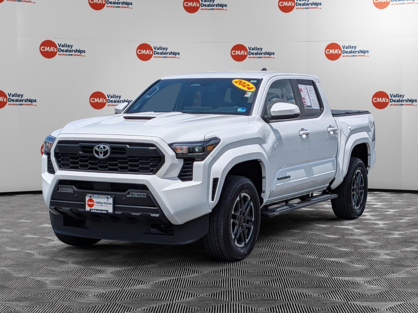 Used 2024 Ice Cap TOYOTA  image 1