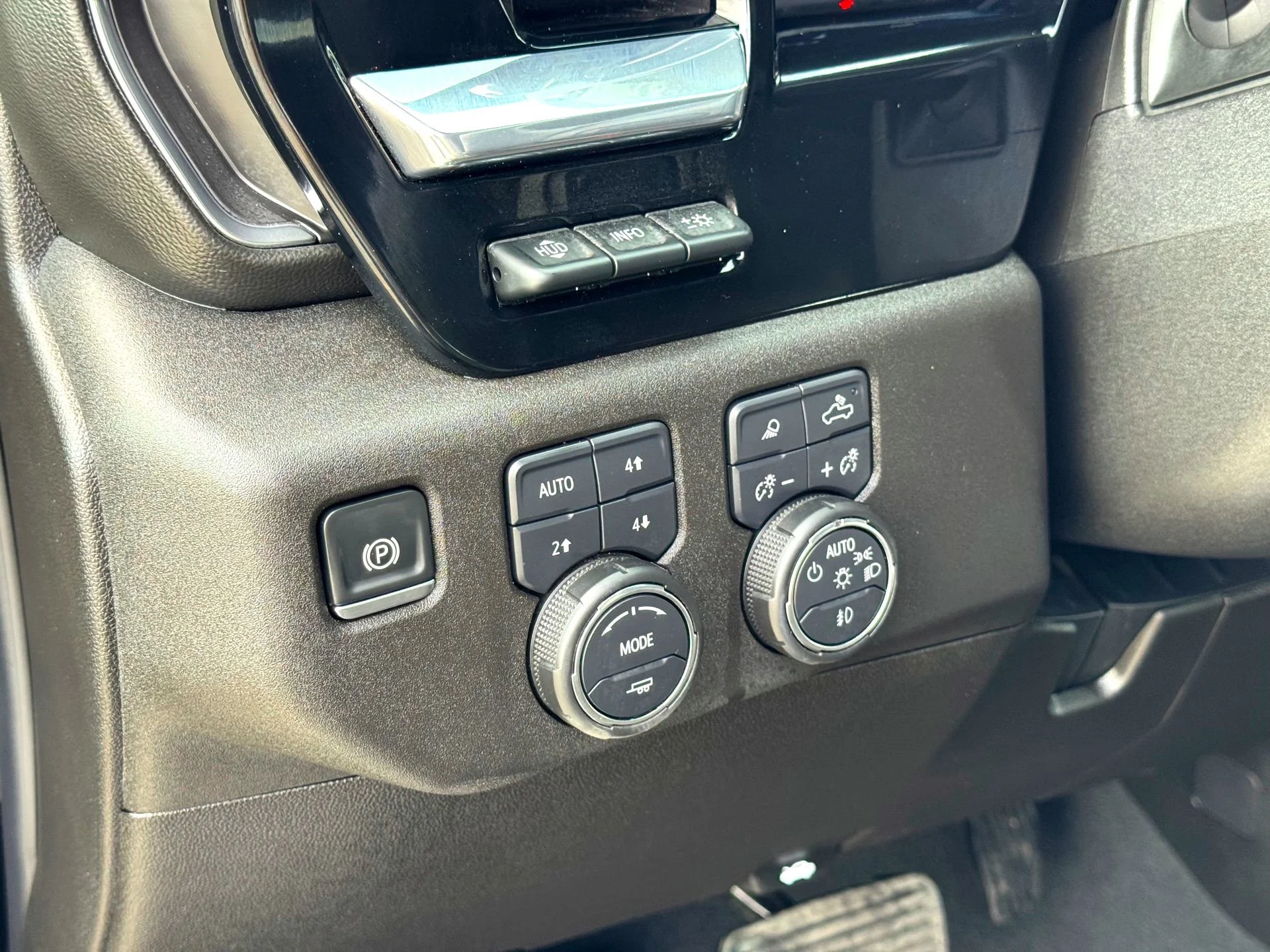 Used 2025 Black Chevrolet High Country image 15