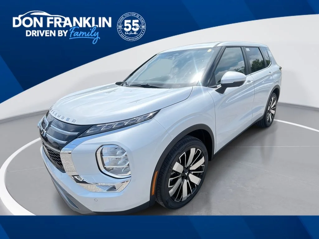 2025 Mitsubishi Outlander SE 2WD's photo
