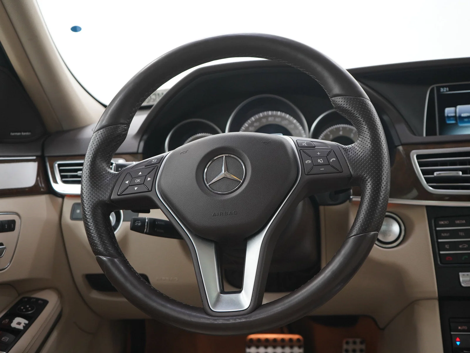 Used 2016 Indigo Blue Metallic Mercedes-Benz 4dr Wgn E 350 Sport 4MATIC® image 17