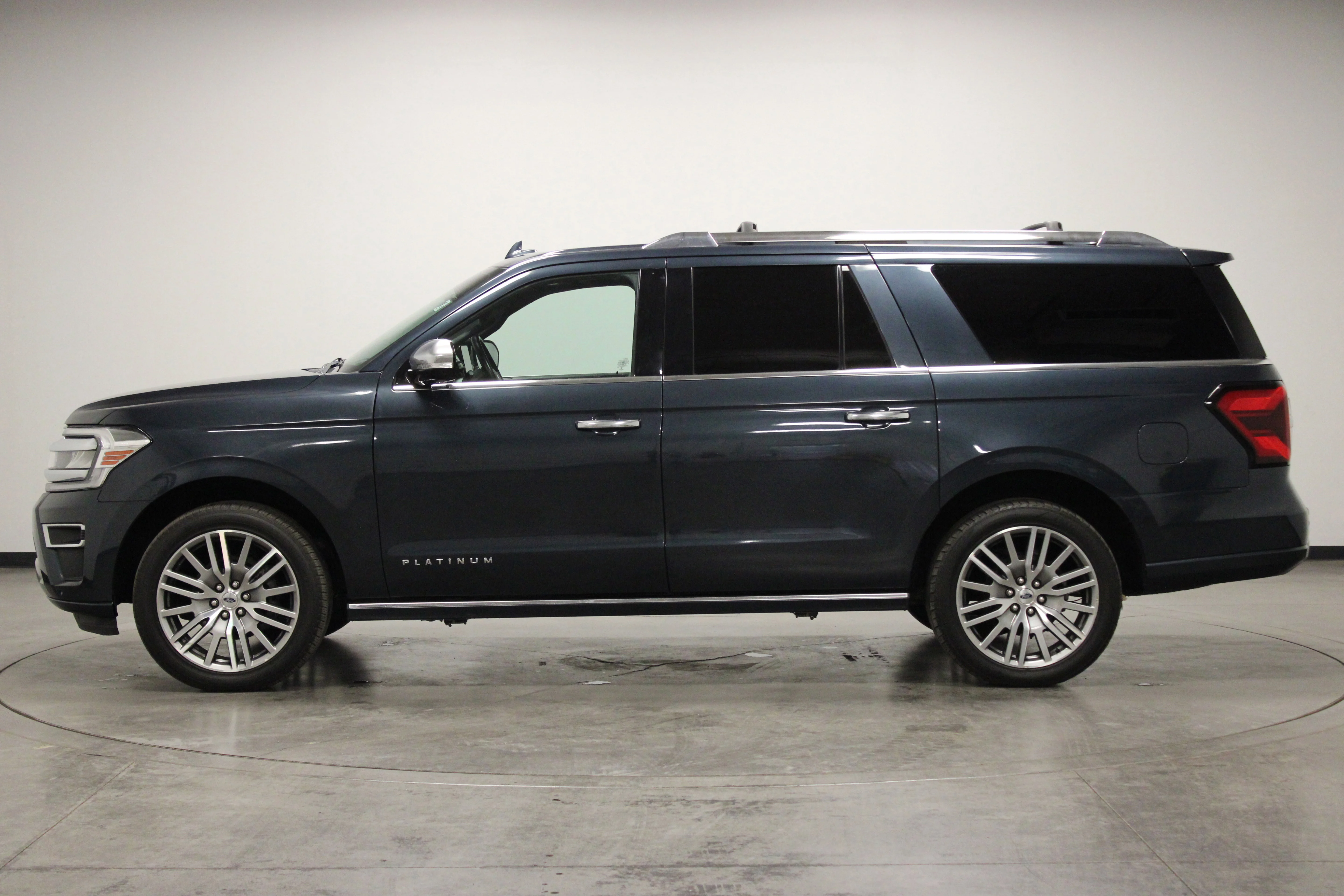 Used 2022 Blue Metallic Ford Platinum image 5