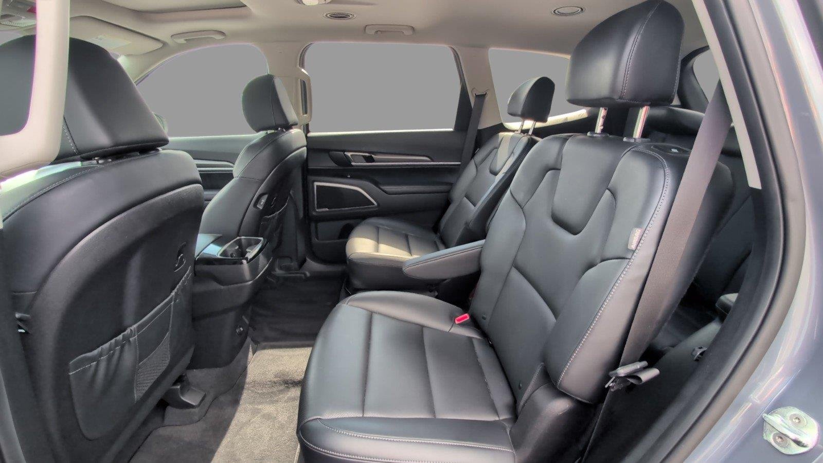 Used 2025 Everlasting Silver Kia S image 38