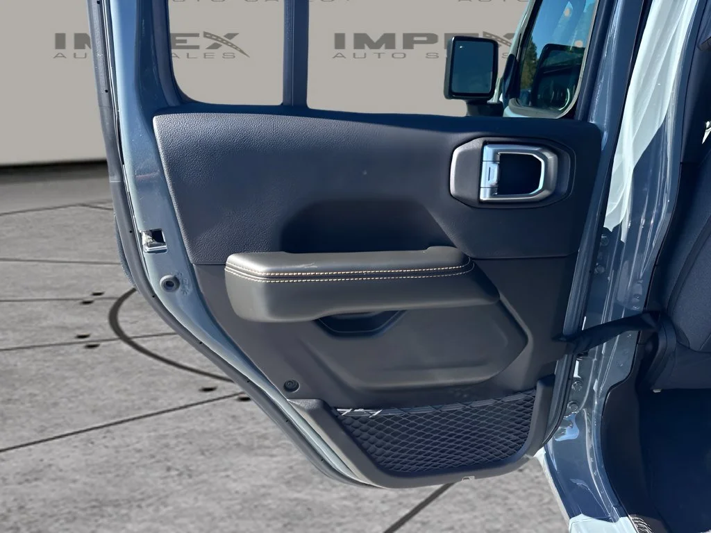 Used 2026 Gray Jeep Sahara image 27