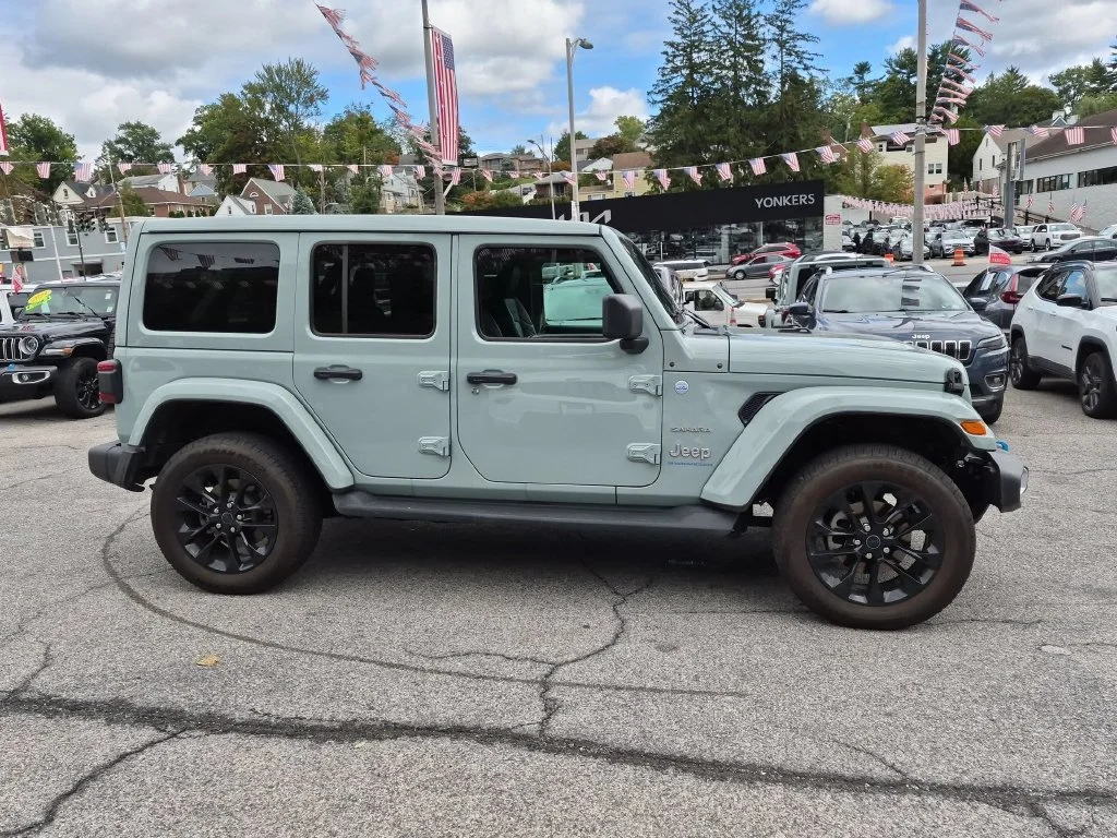 Used 2024  Jeep Sahara 4xe image 4