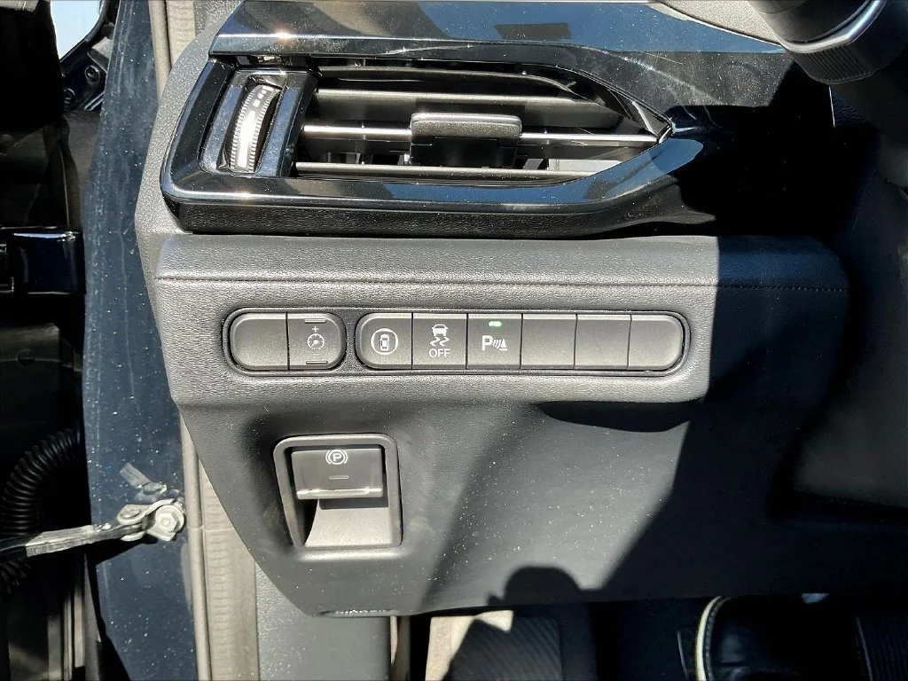 Used 2023 Majestic Black Pearl Acura Technology image 17