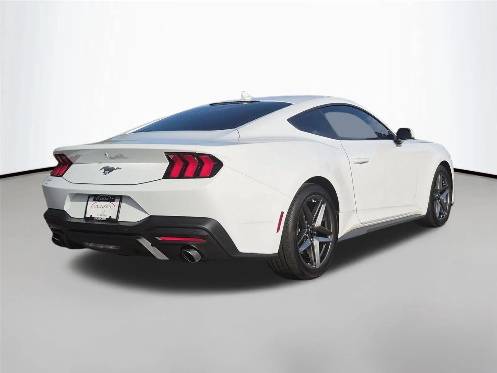 Used 2025 Oxford White Ford EcoBoost image 5
