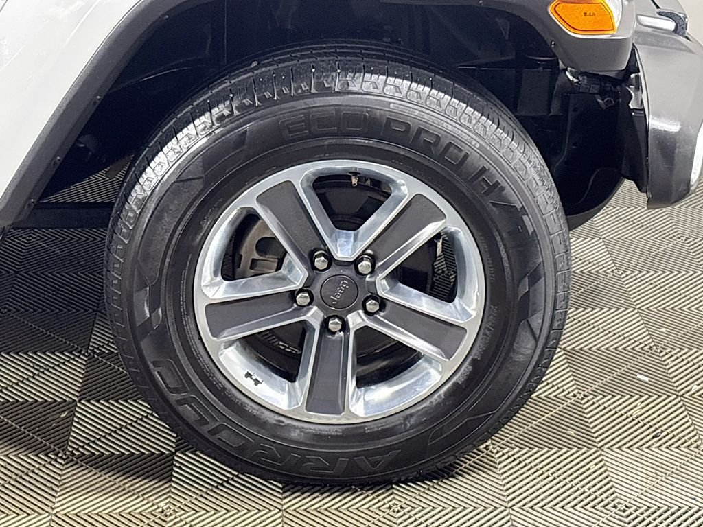 Used 2021 White Jeep Unlimited Sahara image 22