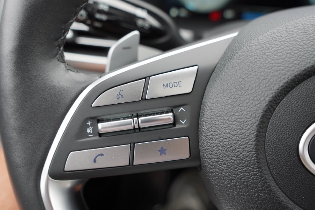Used 2025 White Hyundai SEL Premium image 38