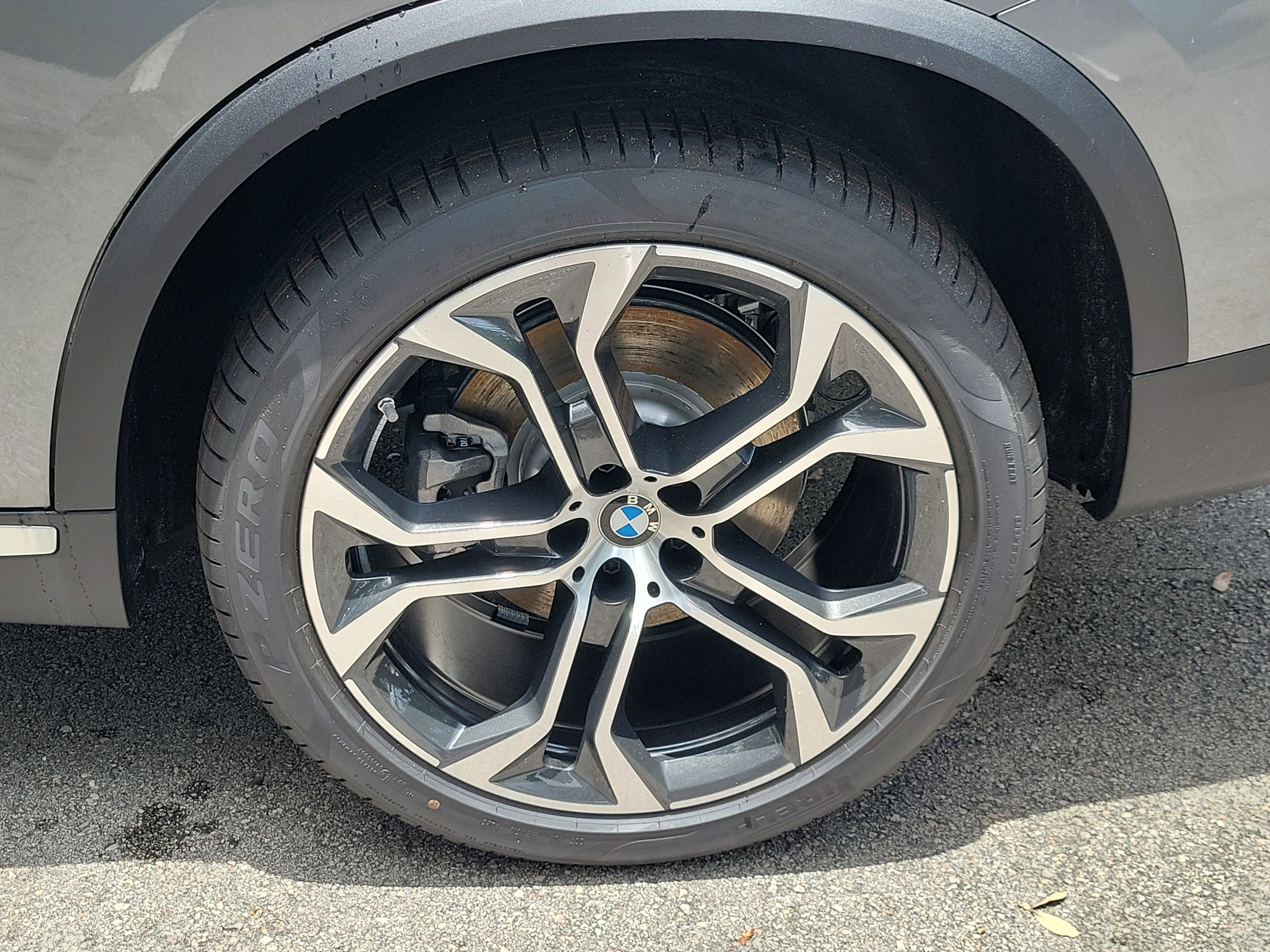 New 2026 Skyscraper Grey Metallic BMW sDrive40i image 7