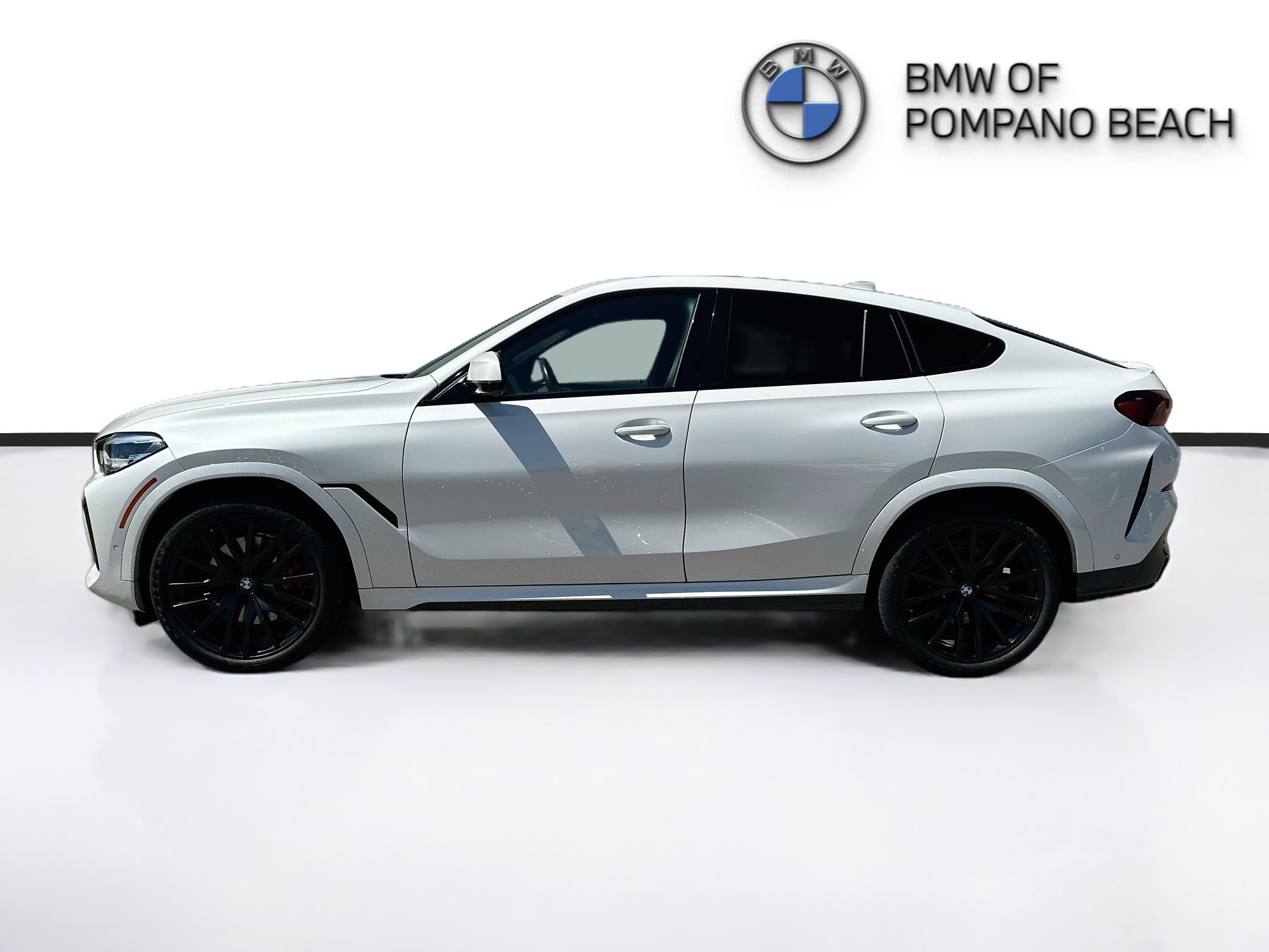 Certified Used 2023 Mineral White Metallic BMW xDrive40i image 4