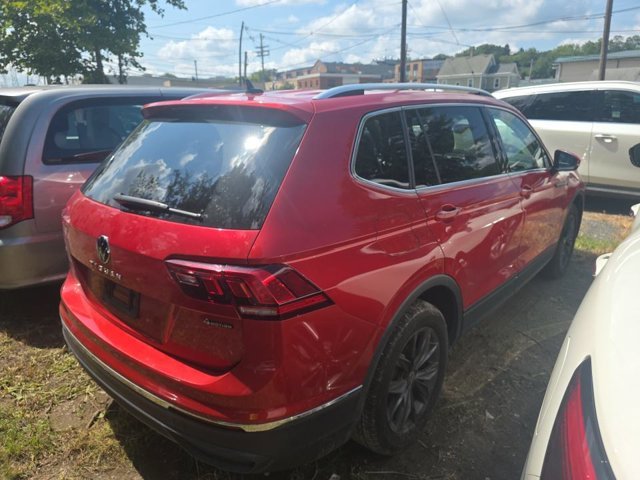 Used 2023 Kings Red Metallic Volkswagen SE image 6