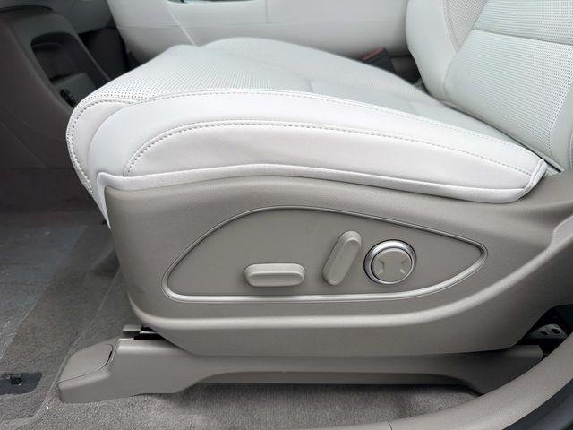 New 2027 White Hyundai Blue SEL 7P image 10