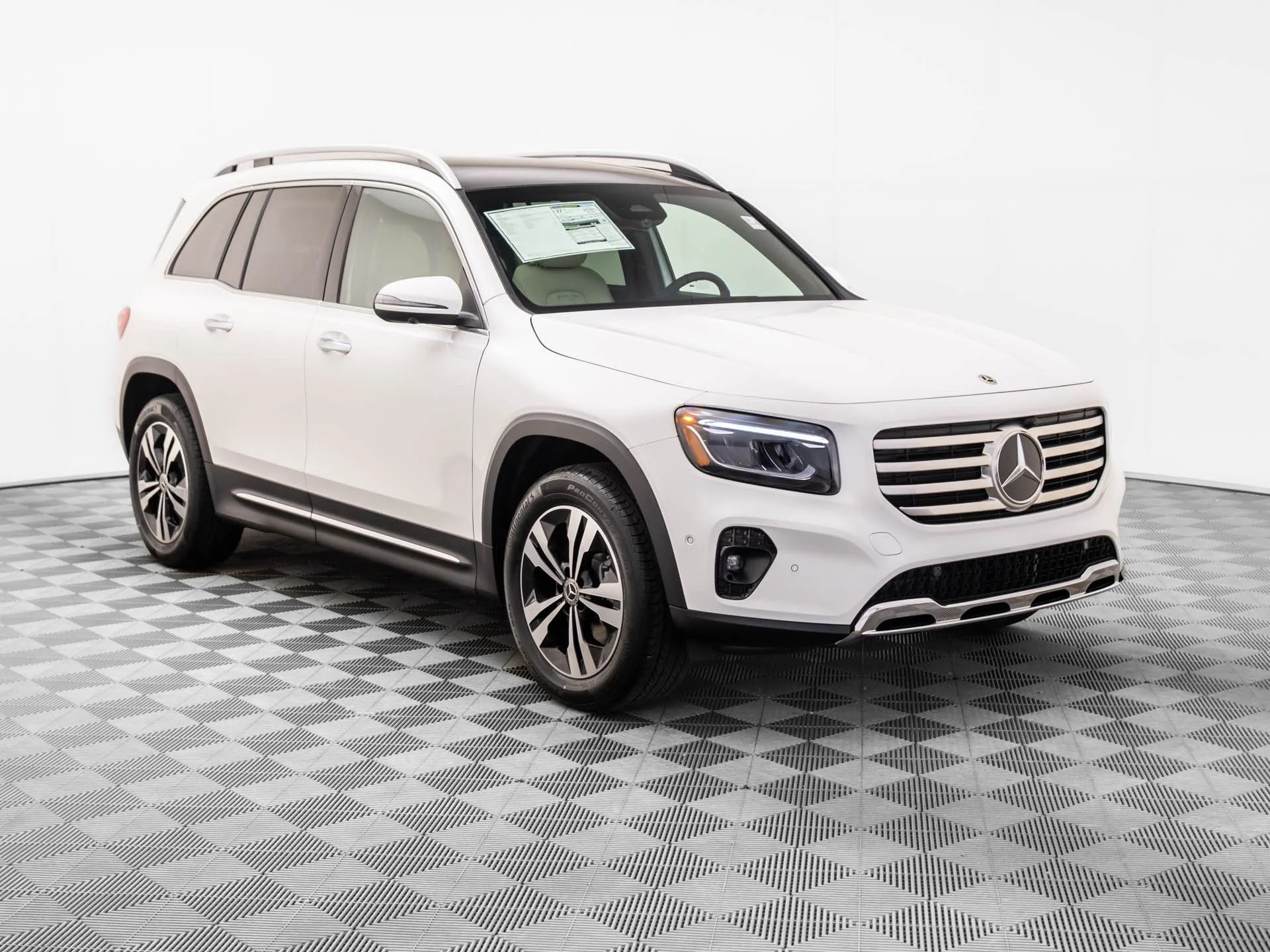 New 2026 White Mercedes-Benz GLB 250 image 7