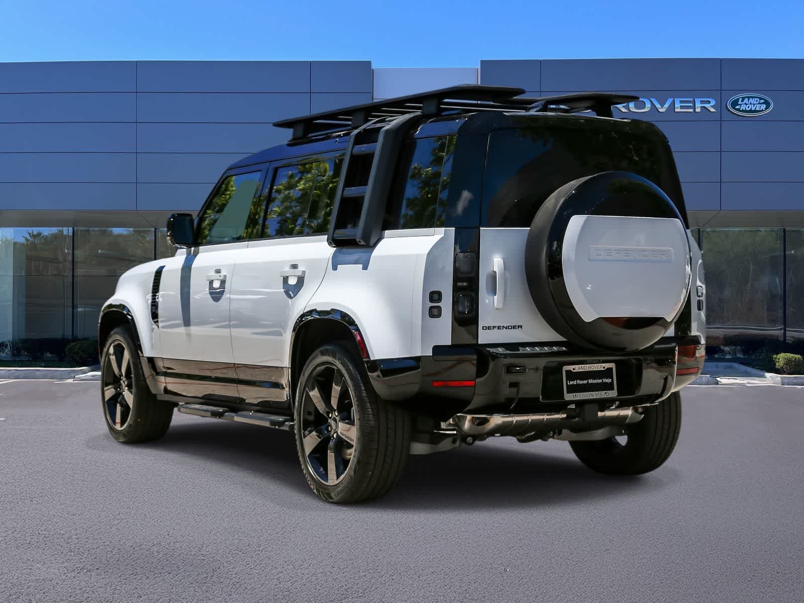 New 2026 Fuji White Land Rover X-Dynamic SE image 6