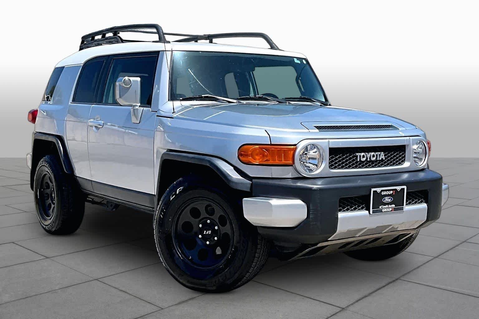 Used 2008 White / Titanium Metallic Toyota  image 2