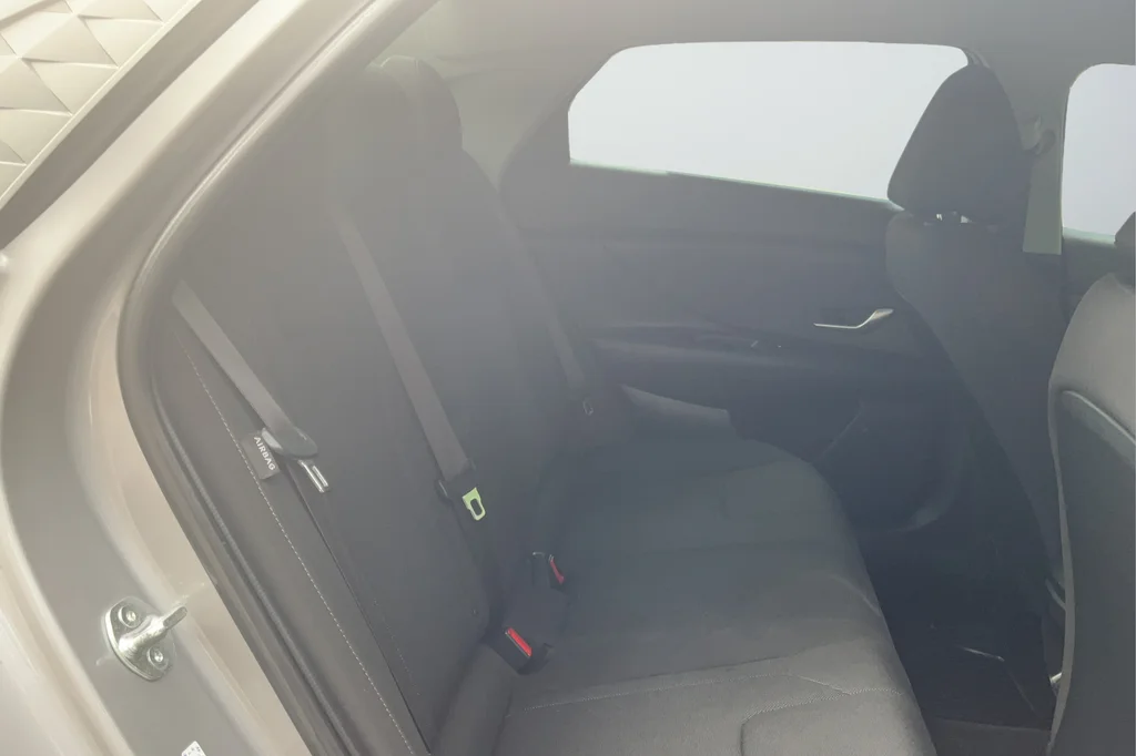 2024 Hyundai Elantra SE - Photo 21