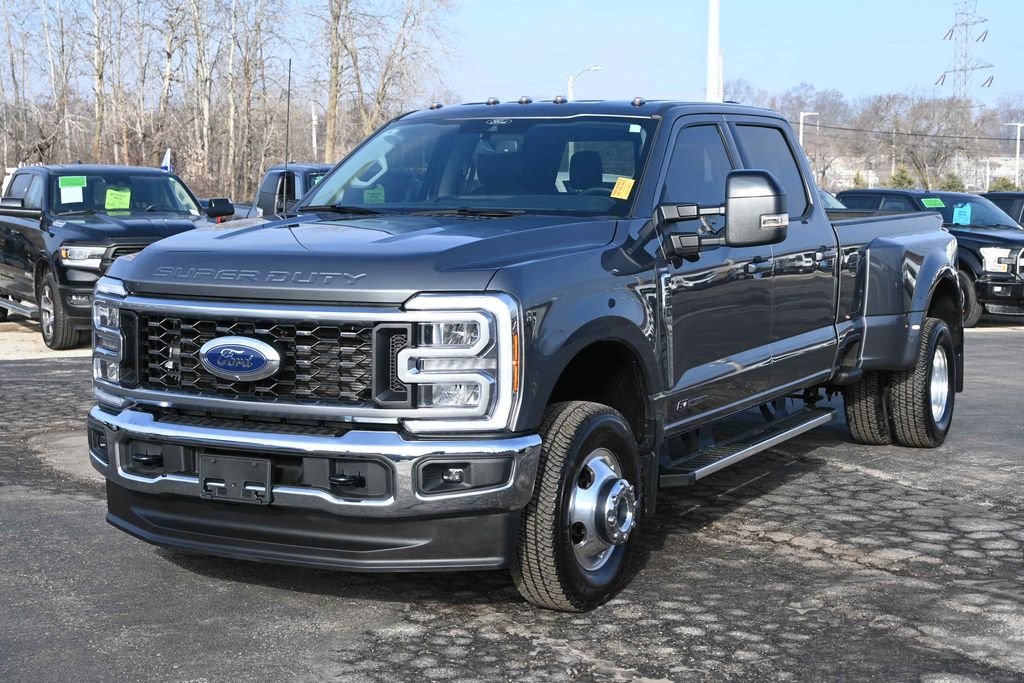 Used 2026 Gray Metallic Ford Lariat image 5