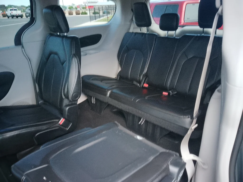 Used 2024 Silver Mist Clearcoat Chrysler Touring L image 12