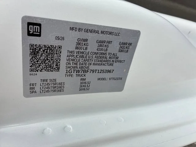 New 2026 Summit White GMC Work Van image 27